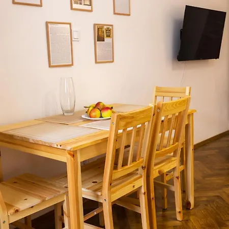 Peaceful On Rynok Square Apartment