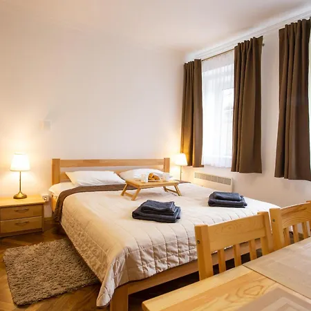 Peaceful On Rynok Square Apartment *