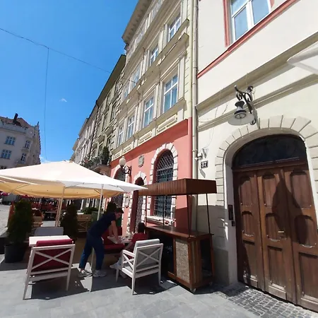 Peaceful On Rynok Square Apartment