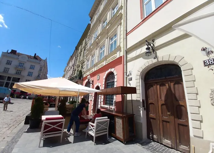 Peaceful On Rynok Square Apartment